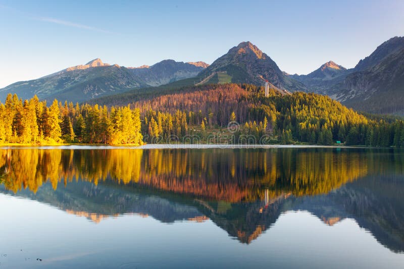 Slovensko Horské jezero v Tatrách - Štrbské Pleso