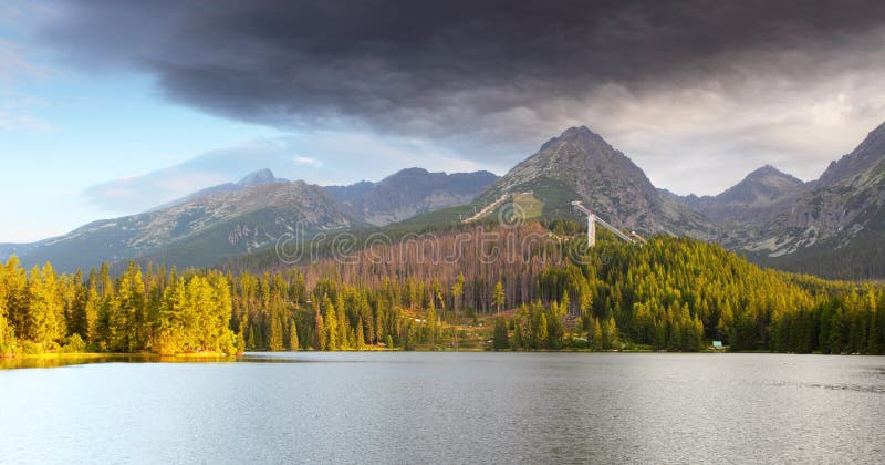 Slovensko - Štrbské pleso při východu slunce