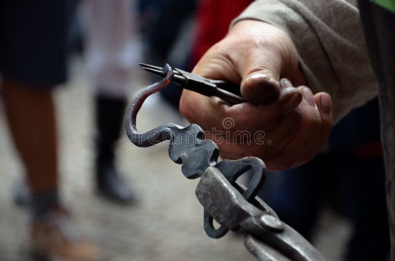 SLOVAKISKT JÄRN FÖR FOLKHANDBRAND arkivbild SLOVAKISKT JÄRN FÖR FOLKHANDBRAND arkivbild
