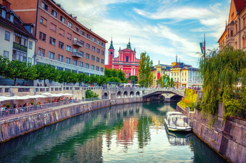 Slovenia Ljubljana Tromostovje Ljublianica rzeki kościół zdjęcia stock Slovenia Ljubljana Tromostovje Ljublianica rzeki kościół zdjęcia stock