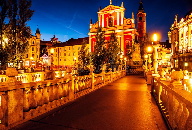 slowenien ljubljana Schöne Nachtansicht der Hauptstadt von Slov lizenzfreie stockbilder slowenien ljubljana Schöne Nachtansicht der Hauptstadt von Slov lizenzfreie stockbilder