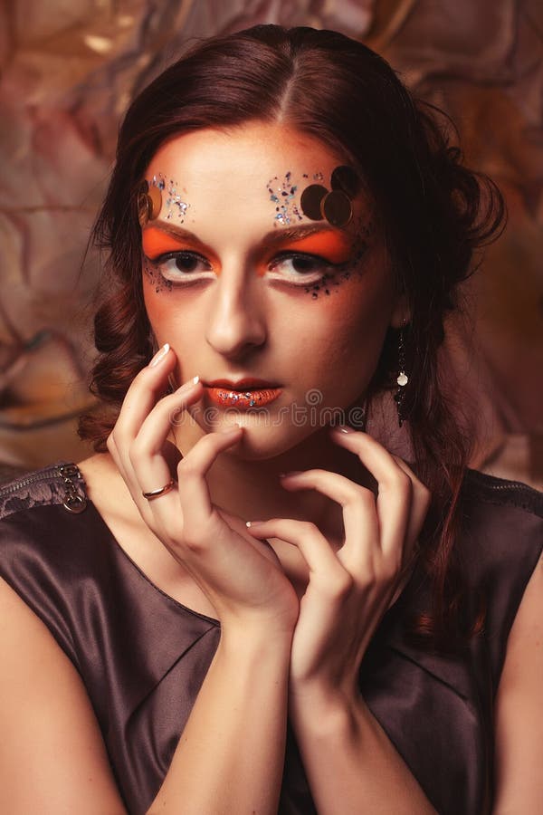Sluit omhoog portret redhair vrouw met heldere creatief omhoog maken royalty-vrije stock fotografie Sluit omhoog portret redhair vrouw met heldere creatief omhoog maken royalty-vrije stock fotografie