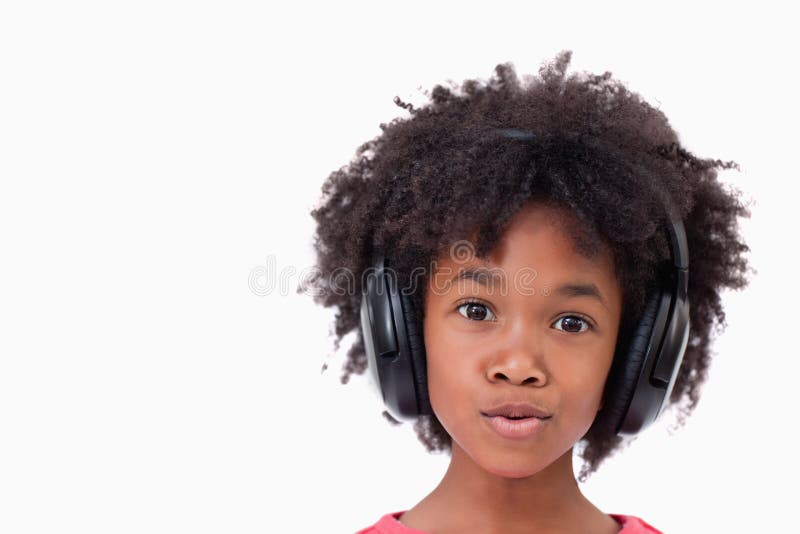 Sluit omhoog van een meisje dat aan muziek luistert royalty-vrije stock afbeeldingen Sluit omhoog van een meisje dat aan muziek luistert royalty-vrije stock afbeeldingen