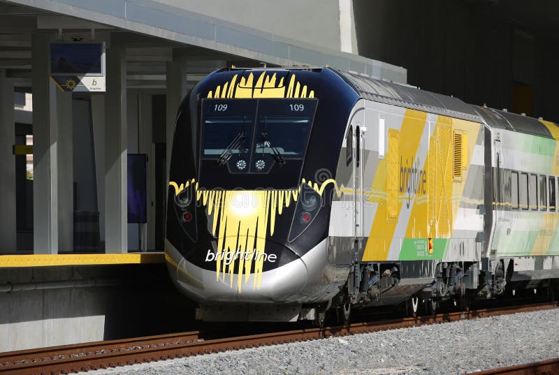 Sluit omhoog van een nieuwe Brightline-trein in Florida royalty-vrije stock afbeelding Sluit omhoog van een nieuwe Brightline-trein in Florida royalty-vrije stock afbeelding