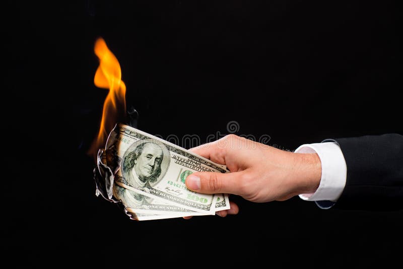 Sluit omhoog van mannelijk brandend de dollargeld van de handholding