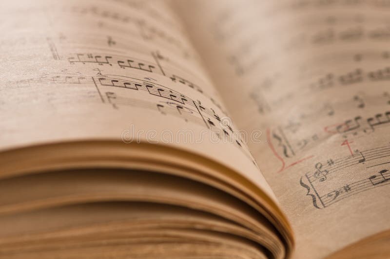 Sluit omhoog van score en nota's van de piano de de klassieke muziek royalty-vrije stock foto Sluit omhoog van score en nota's van de piano de de klassieke muziek royalty-vrije stock foto