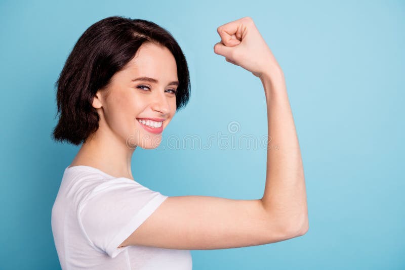 Sluiten van profiel zijaanzicht portret van haar mooie mooie, mooie, vrolijke, vrolijke meid met arm royalty-vrije stock foto Sluiten van profiel zijaanzicht portret van haar mooie mooie, mooie, vrolijke, vrolijke meid met arm royalty-vrije stock foto