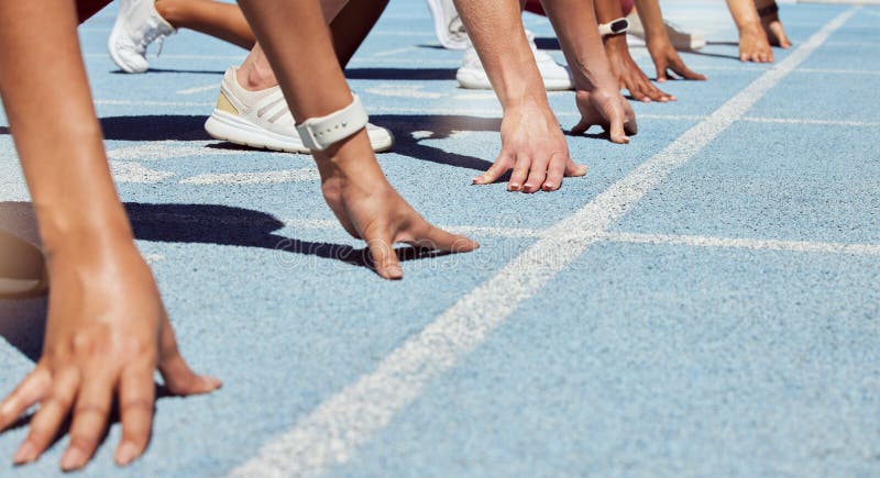 Sluiting van een bepaalde groep atleten in de startpositie om de sprint te beginnen of een race te organiseren in het sportstadion