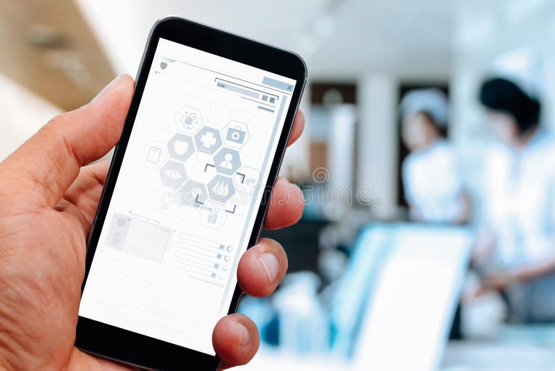 slut upp av den smarta handen för medicinsk doktor som arbetar med mobiltelefonen royaltyfria foton slut upp av den smarta handen för medicinsk doktor som arbetar med mobiltelefonen royaltyfria foton
