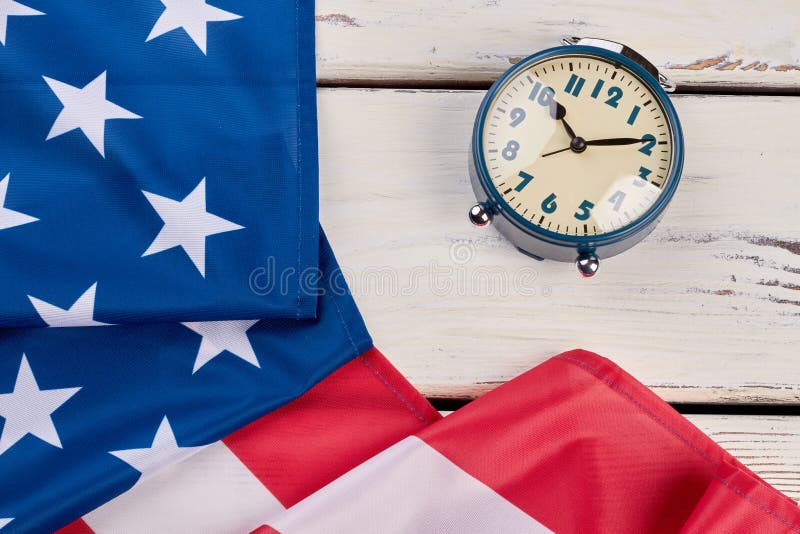 Slut upp den USA flaggan och ringklockan arkivbild Slut upp den USA flaggan och ringklockan arkivbild