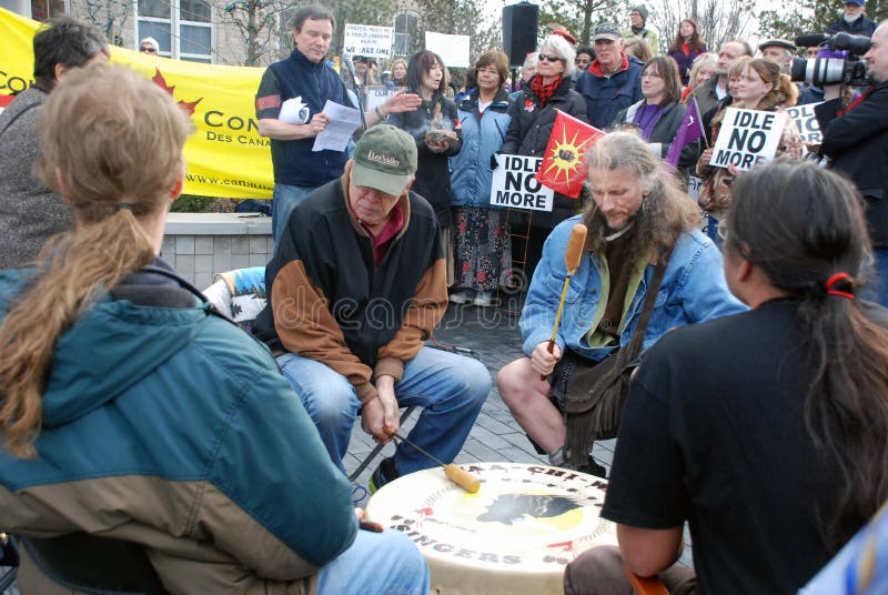 SLÖA INTE MER - Guelph, den Ontario protesten royaltyfria bilder SLÖA INTE MER - Guelph, den Ontario protesten royaltyfria bilder