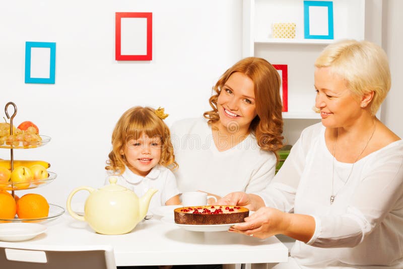 Smakelijke cake van grootmoeder royalty-vrije stock foto Smakelijke cake van grootmoeder royalty-vrije stock foto