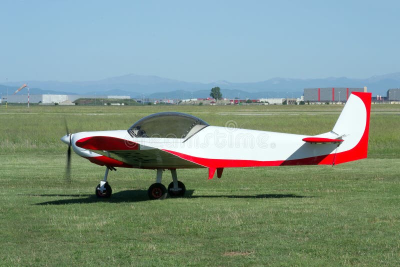 Small airplane (side view)