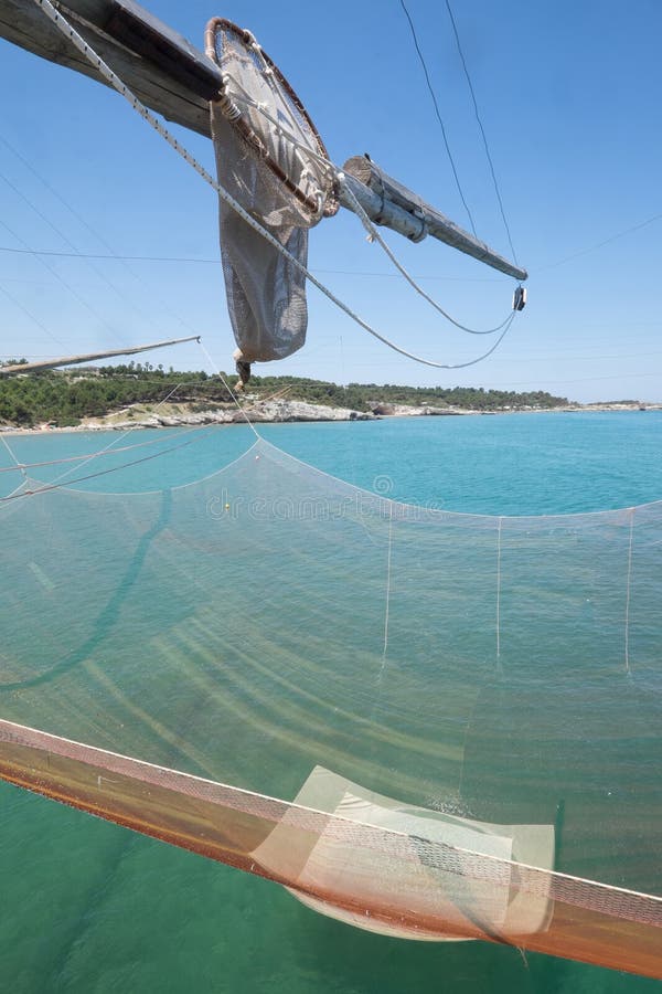 https://thumbs.dreamstime.com/b/small-fishing-net-hangs-wooden-mast-traditional-fishing-trabucco-small-fishing-net-hangs-wooden-mast-296176000.jpg
