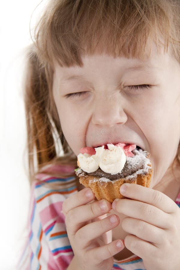 Small girl is eating cake