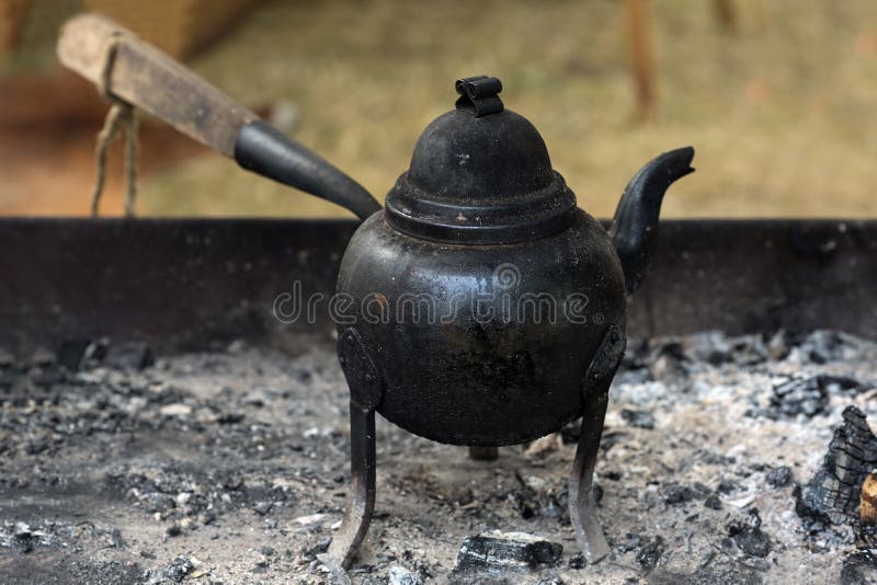 https://thumbs.dreamstime.com/b/small-iron-water-kettle-three-legs-wooden-handle-boiling-coffee-tea-open-fire-charcoal-embers-copy-space-selected-253014782.jpg