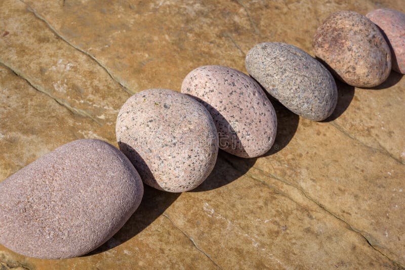 After stone. Маленькие камни круглые. Камень круглый бежевый. Круглый камень арт. Кругленькие маленькие камушек.