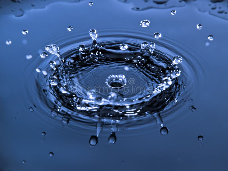 Small water drop splash crown