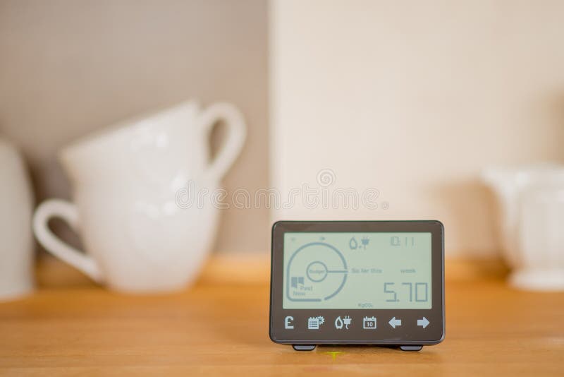 Smart meter i köket fotografering för bildbyråer Smart meter i köket fotografering för bildbyråer