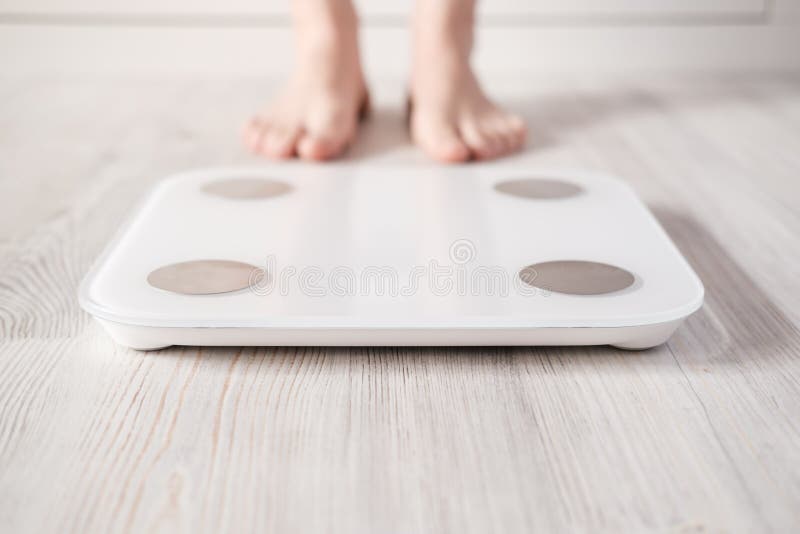 Premium Photo  Measuring body composition. analysis of body composition  measurement with a professional scale. weighing. smart scales that makes bioelectric  impedance analysis, bia, measurements of body fat.