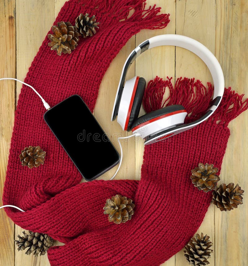 Smartphone et écouteurs L'hiver Travail, promenade Musique Te moderne images stock Smartphone et écouteurs L'hiver Travail, promenade Musique Te moderne images stock