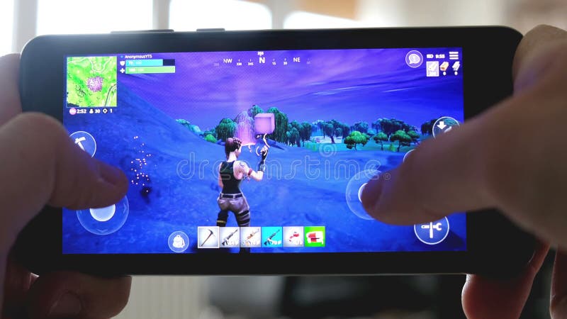 Smartphone gameplay del gioco del royale di battaglia di Fortnite