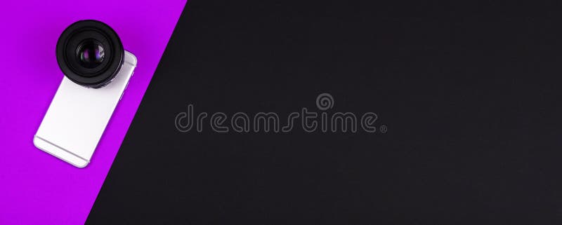 Smartphone simplu cu un indicator de calitate pentru compararea dispersoarelor și a imaginii pe fundal plat royalty free stock photo