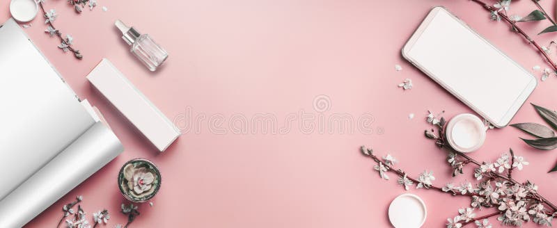 Smartphone Y Mofa Abierta De La Revista Para Arriba En Fondo De Escritorio Rosado En Colores Pastel Con Los Cosméticos Y Las Rama Foto de archivo - Imagen de accesorios, blanco: 137304616 Smartphone Y Mofa Abierta De La Revista Para Arriba En Fondo De Escritorio Rosado En Colores Pastel Con Los Cosméticos Y Las Rama Foto de archivo - Imagen de accesorios, blanco: 137304616
