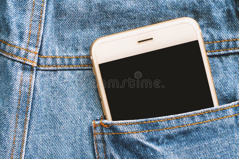 Smartphone στο πίσω μέρος της τσέπης μπλε Jean στοκ εικόνα Smartphone στο πίσω μέρος της τσέπης μπλε Jean στοκ εικόνα