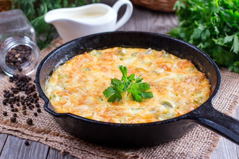 Smażący leeks z serem zdjęcia stock Smażący leeks z serem zdjęcia stock