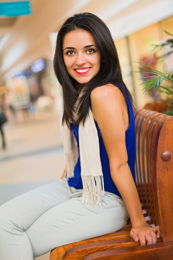 https://thumbs.dreamstime.com/b/smile-beautiful-latina-lady-portrait-woman-smiling-kindly-shopping-center-35669007.jpg