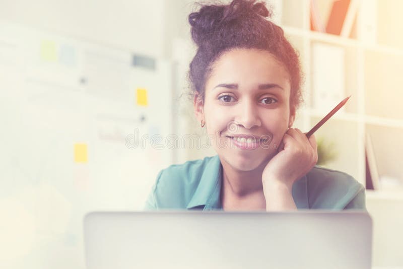 Smiling black girl portrait in room stock photography Smiling black girl portrait in room stock photography