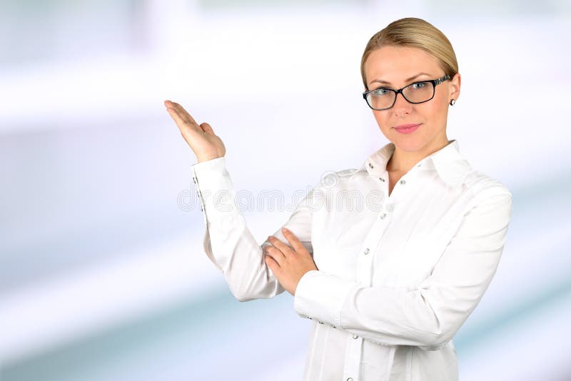 Smiling business woman presenting. Presentations royalty free stock photography Smiling business woman presenting. Presentations royalty free stock photography