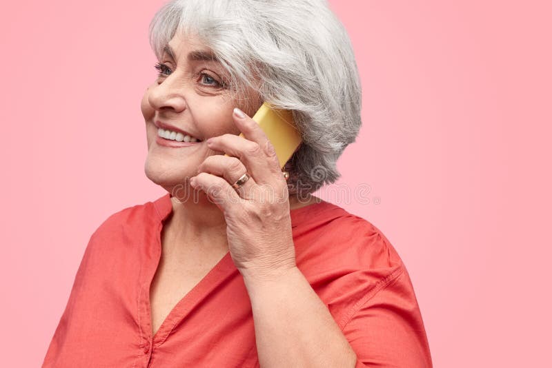 Smiling elderly woman talking on phone royalty free stock photography Smiling elderly woman talking on phone royalty free stock photography