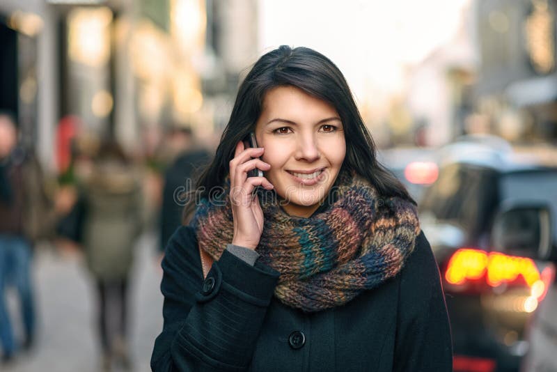 Smiling Woman in Autumn Fashion Talking on Phone royalty free stock image Smiling Woman in Autumn Fashion Talking on Phone royalty free stock image