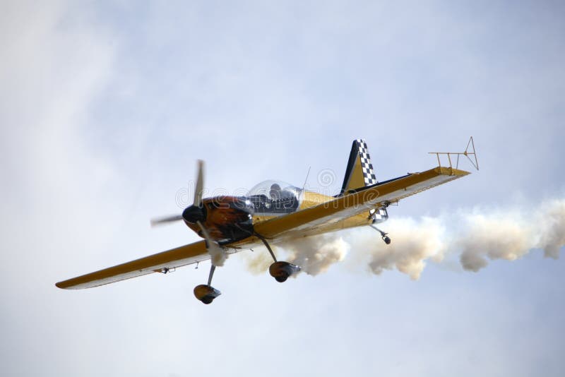 El único motor Un avion, fumar acera.