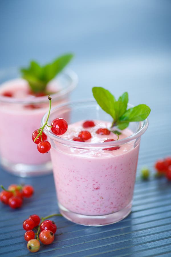 Smoothie aux groseilles rouges photographie stock