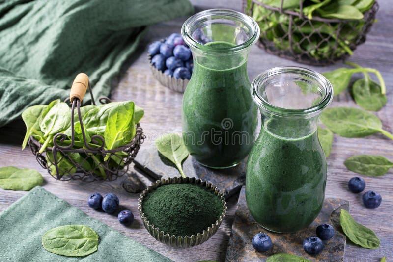 Smoothie vert image libre de droits Smoothie vert image libre de droits