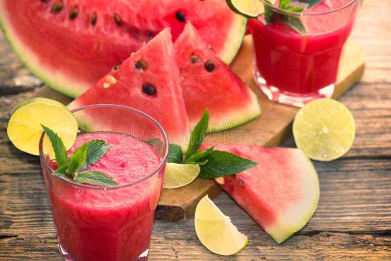 Smoothies frais de pastèque image stock Smoothies frais de pastèque image stock