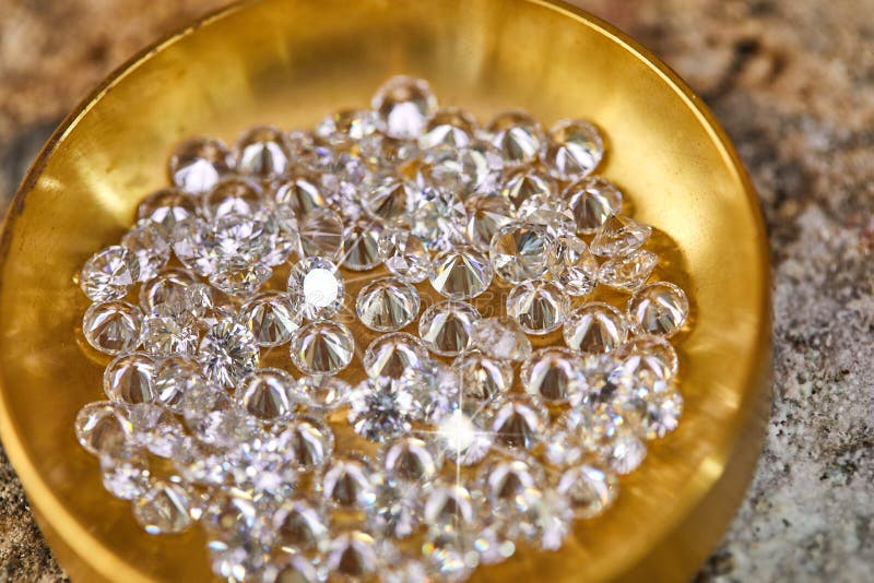Smyckenproduktion Diamanter i plattan royaltyfria bilder Smyckenproduktion Diamanter i plattan royaltyfria bilder