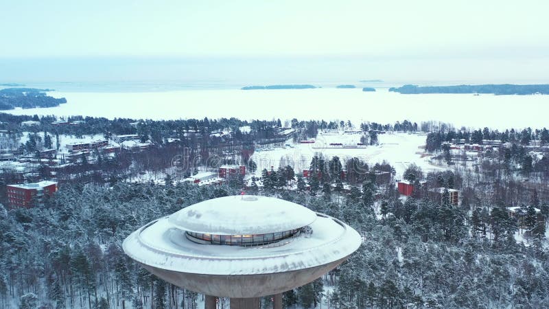 Sneeuwdepark en watertoren in espoo finland