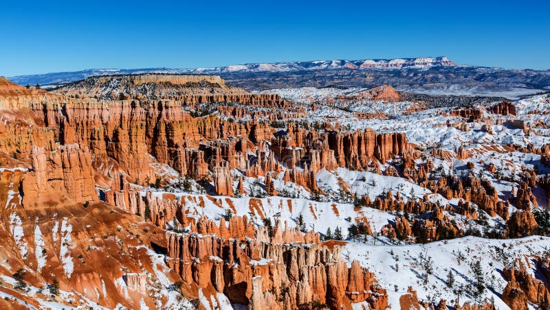 Sneeuwend Zion National Park in wintertijd, Utah, de V.S. royalty-vrije stock foto's Sneeuwend Zion National Park in wintertijd, Utah, de V.S. royalty-vrije stock foto's