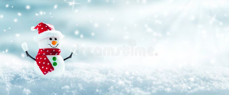 Sneeuwman in de sneeuw royalty-vrije stock fotografie Sneeuwman in de sneeuw royalty-vrije stock fotografie