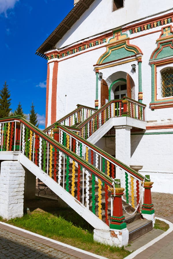 Sniden trappa som kyrktar i den Kolomna Kreml - Moskvaregion - Rus arkivfoto