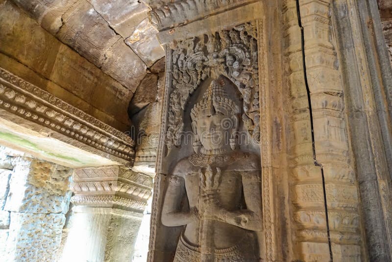 Snidit av väggen av den Bayon templet på Angkor Thom royaltyfri foto Snidit av väggen av den Bayon templet på Angkor Thom royaltyfri foto