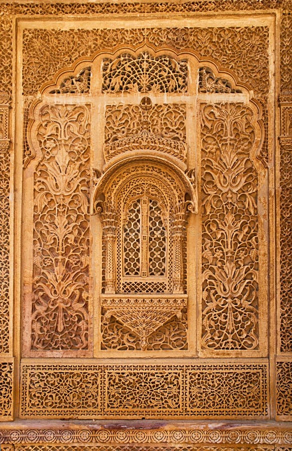 Snidit fönster i den Mandir slotten, Jaisalmer, Rajasthan, Indien fotografering för bildbyråer Snidit fönster i den Mandir slotten, Jaisalmer, Rajasthan, Indien fotografering för bildbyråer