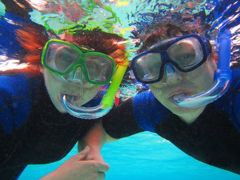 Snorkla par fotografering för bildbyråer Snorkla par fotografering för bildbyråer