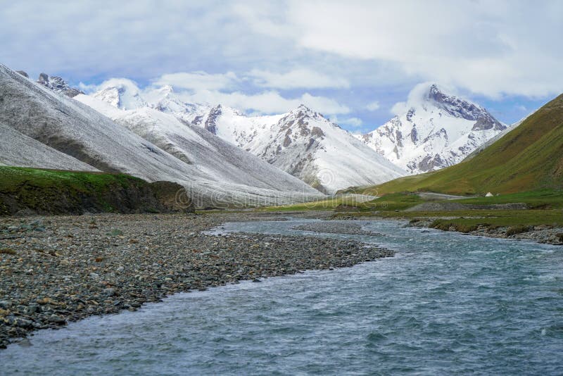 Snow Mountain, blue sky, clean river.The scenery along the DuKu highway.