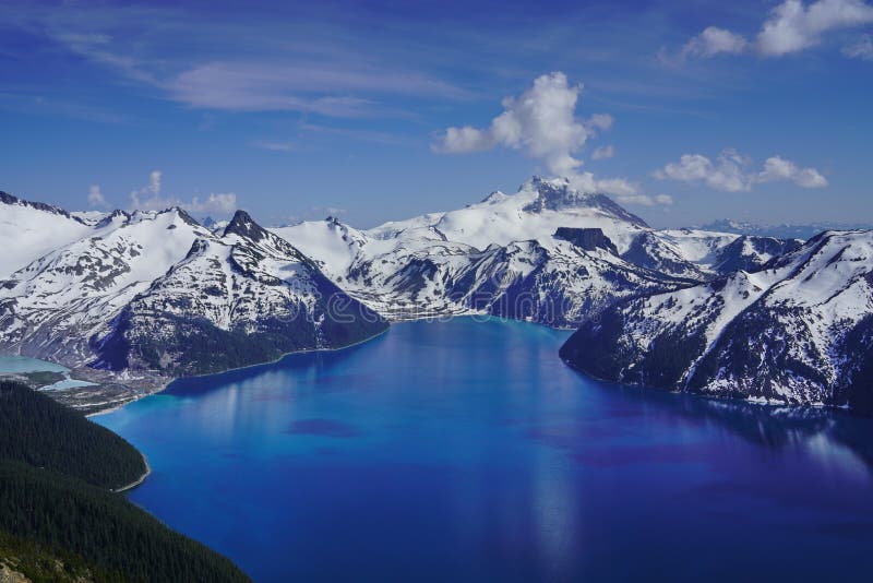 Snow mountains lake landscape, turquoise coloured lake in Garibaldi provincial park