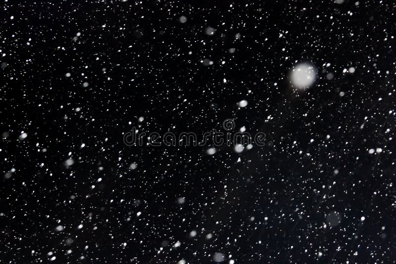 Hiệu ứng tuyết trên đen nền: Với hiệu ứng tuyết trên nền đen, chúng tôi đã tạo ra những bức ảnh tuyệt đẹp với một thứ gì đó rất đặc biệt. Nó mang lại cảm giác ấm áp và đầy thú vị cho người xem. Hãy cùng khám phá những hình ảnh đẹp như một bức tranh đông vừa tuyệt đẹp vừa hoàn hảo.